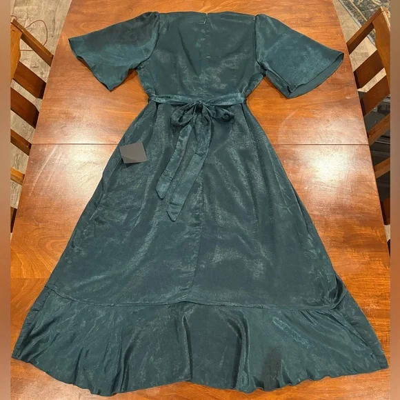 NWT Lulus Wrapped Up in Love Dark Green Midi Dress Sz L - Picture 3 of 6